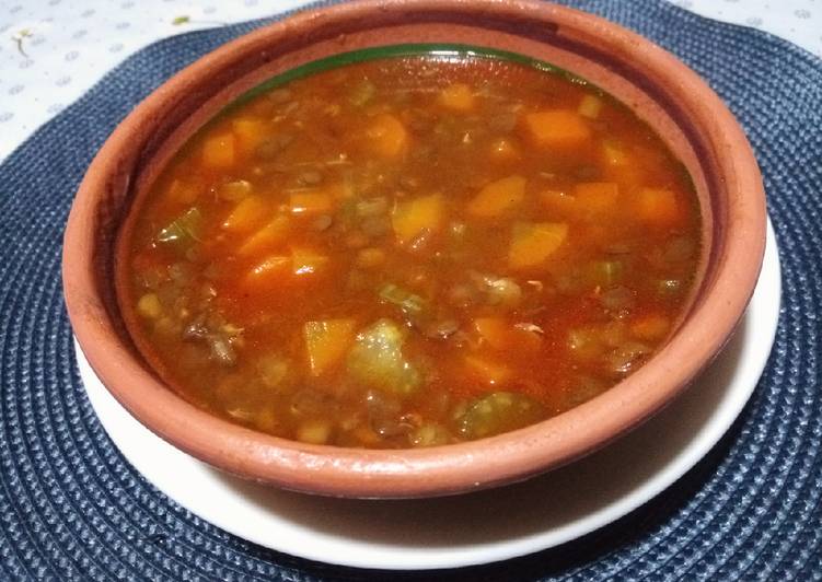 Voici la recette Soupe de lentilles aux légumes ❤ spécial