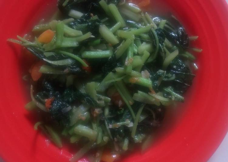 Tumis bayam pedas gula air ala anak kos