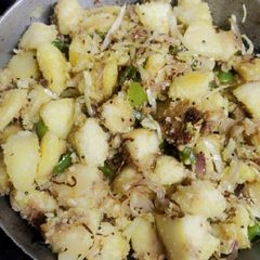 A picture of Fried idli.