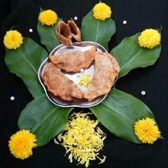 A picture of Honey gulkand gujiyas.