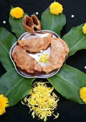 A picture of Honey gulkand gujiyas.
