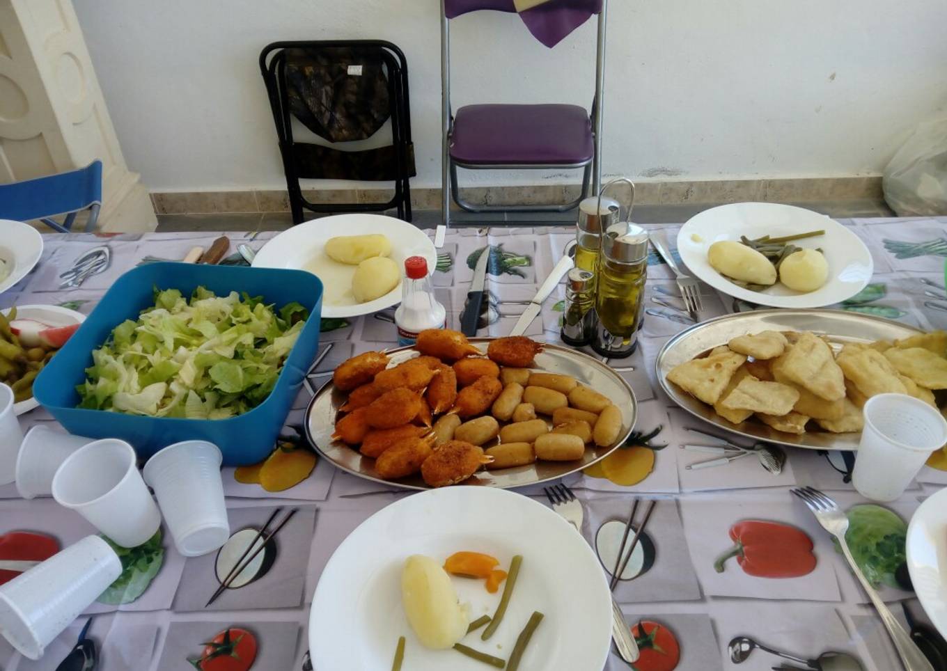 Menestra y variado de pescado y ensalada