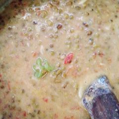A picture of Pojo za maziwa(green grams made with milk).