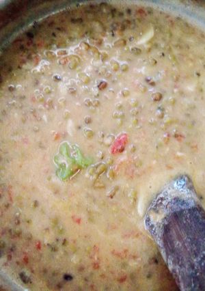 A picture of Pojo za maziwa(green grams made with milk).