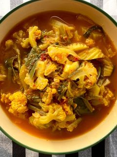 รูปของ แกงส้มผักรวมพริกแกงสี่ภาค😅🌶️🧄