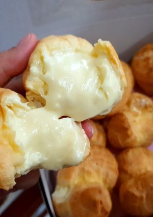 รูปของ ชูครีมไส้ทะลัก (choux cream)