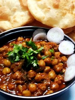 ছোলে ভটুরে (chole bhature recipe in Bengali) রেসিপির প্রধান ছবি