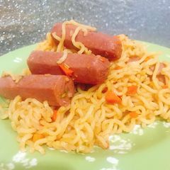 A picture of Noodle and sausage.