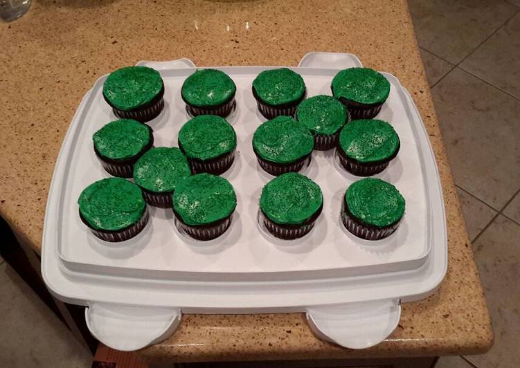 Simple Way to Prepare Any-night-of-the-week Easy Dark Chocolate Cupcakes