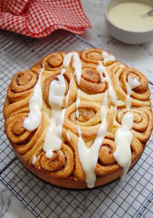 A picture of Cinnamon Rolls (one egg, delicious).
