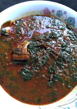 কাঙলা মাছ দিয়ে লালশাকের ঝোল রেসিপির প্রধান ছবি