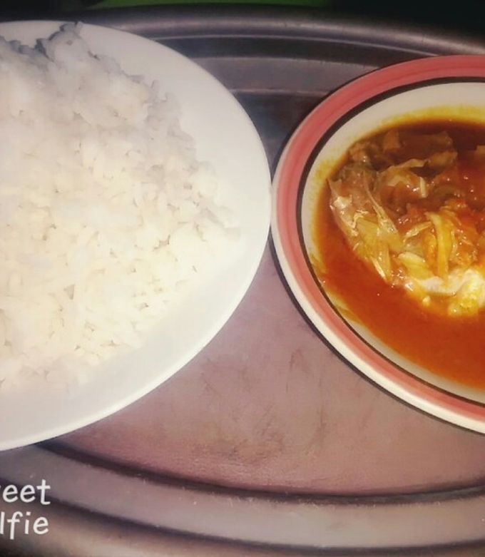 A picture of Fisherman stew with rice.