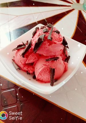 صورة لوصفة آيس كريم فراولة ولا أروع 🍨