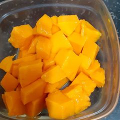 A picture of Mango in a bowl.