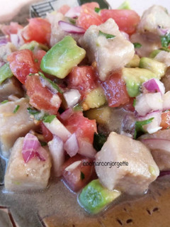 Una foto de Atún en tartar con aguacate