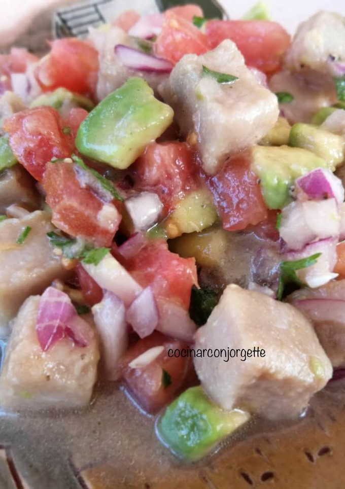 Una foto de Atún en tartar con aguacate