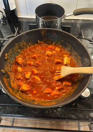 A picture of Halloumi Red curry.