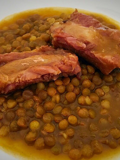Una foto de Lentejas con costillas