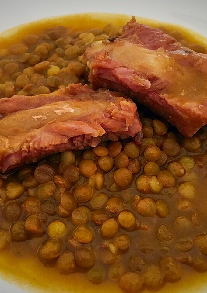 Una foto de Lentejas con costillas