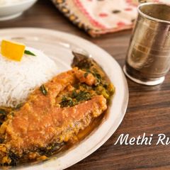 A picture of Methi Rui/ Rohu cooked with fenugreek leaves.