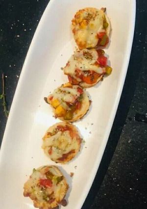 पापड़ी पिज्जा बाईट्स (Papdi Pizza bites recipe in Hindi) रेसिपी मुख्य फोटो