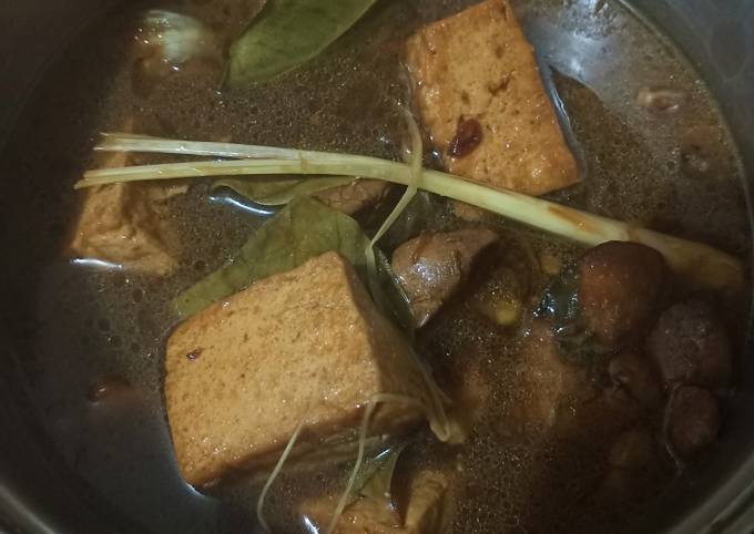 Semur ati ayam + tahu kuah gak medok 😀