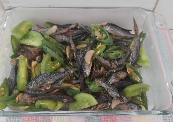 Standar Cara termudah buat Oseng Ikan Asin Belanak Cabe Hijau yang spesial