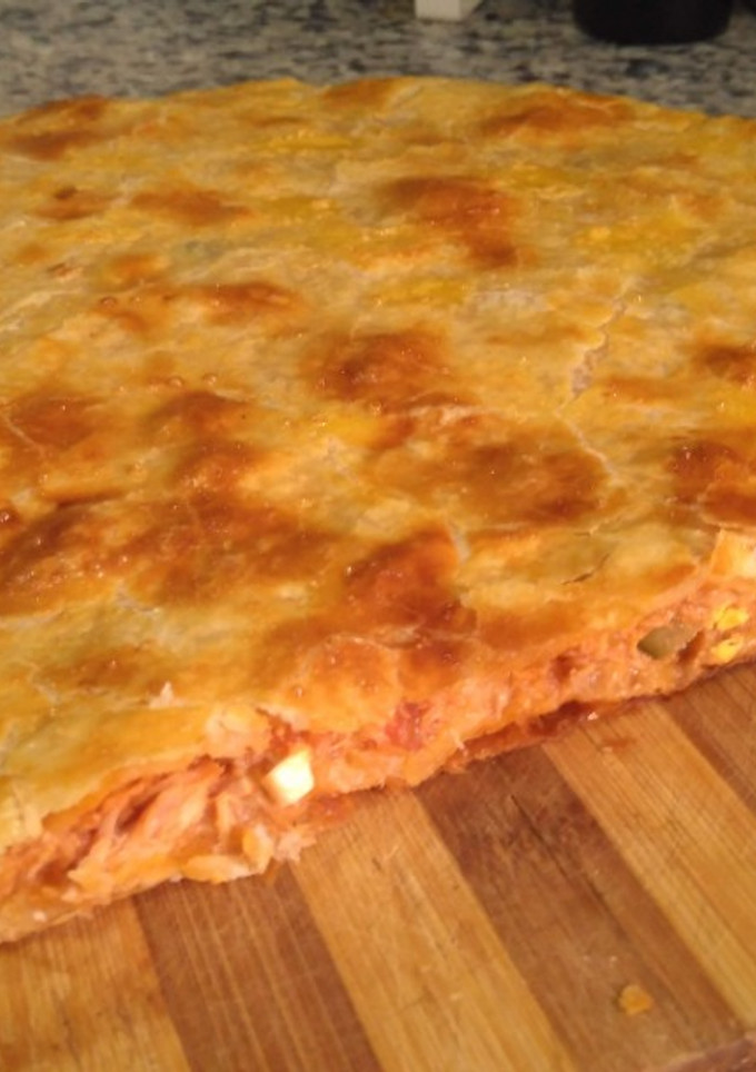Una foto de Empanada de pisto, atún y huevo