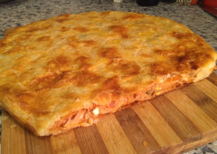 Empanada de pisto, atún y huevo