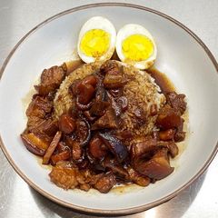 Lu Rou Fan (滷肉饭 - Taiwanese braised pork rice bowl) A picture of Lu Rou Fan (滷肉饭 - Taiwanese braised pork rice bowl).