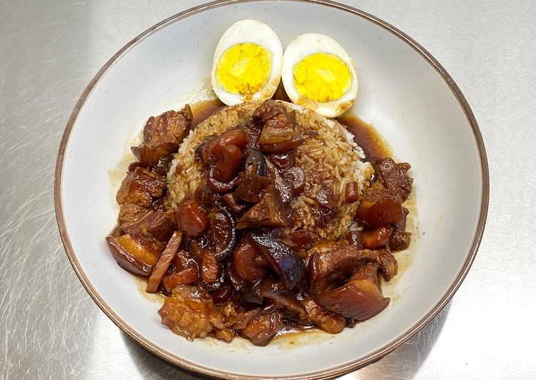 Lu Rou Fan (滷肉饭 - Taiwanese braised pork rice bowl)