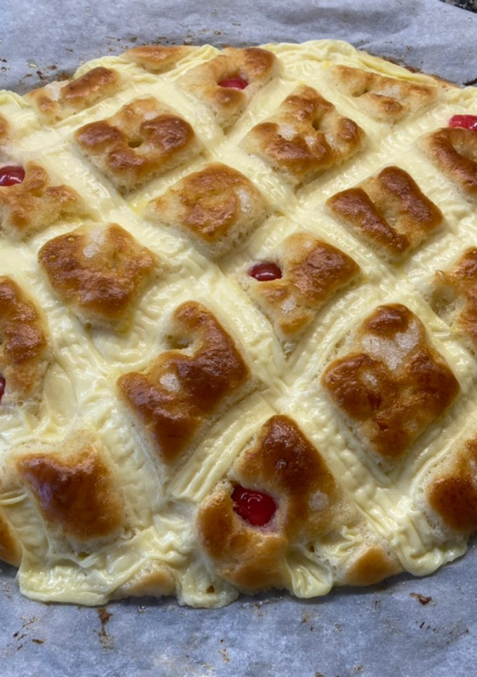 Una foto de Coca de Sant Joan de crema