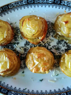 Una foto de Milhojas de patata y queso