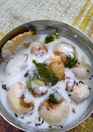 A picture of Delicious Moong Daal Bhalle.