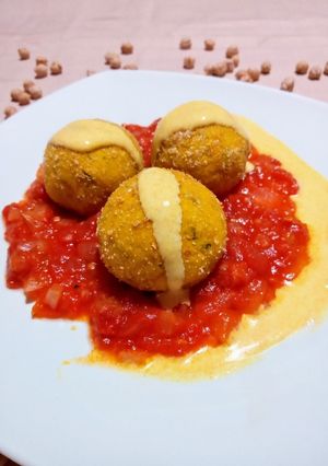 Una foto de Albóndigas de garbanzos y pechuga de pollo