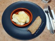 Une photo de camembert chaud