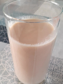 Una foto de Batido de pera y galletas 🍐🍪