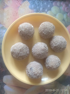 ચૂરમાના લાડુ (Churma na Ladu Recipe In Gujarati) રેસીપી મુખ્ય ફોટો