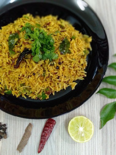 વઘારેલા ભાત (Vagharela Bhat Recipe In Gujarati) રેસીપી મુખ્ય ફોટો