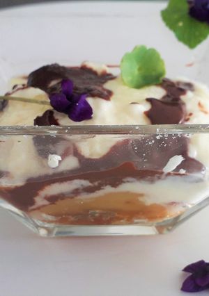Une photo de Verrine aux pommes caramélisées fontainebleau et chocolat noir