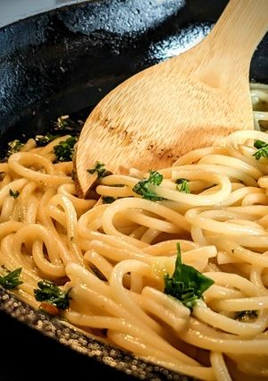 A picture of Garlic Lemon Pasta.