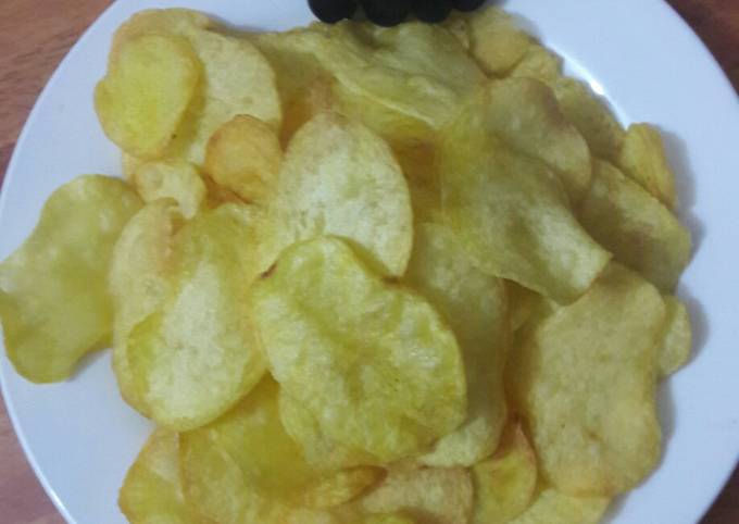 طريقة عمل شبس البطاطا المقرمشه بدون اضافات على اصولها بطريقة سهلة