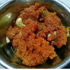 A picture of Gajar ka  halwa.