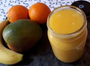 Una foto de Smoothie de mango, banana y naranja