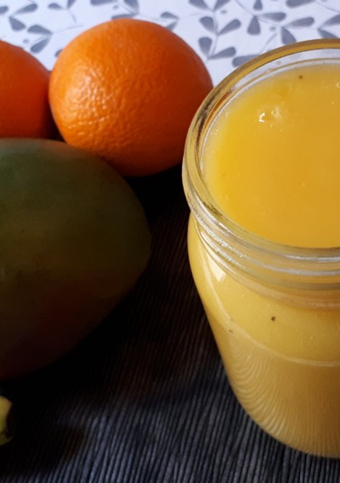 Una foto de Smoothie de mango, banana y naranja