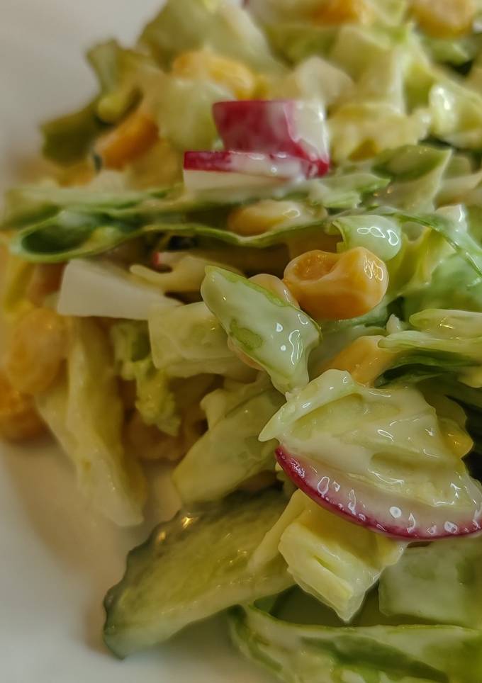 Простий салатик з молодої капусти та кукурудзи 🥬