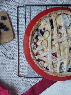 Foto di Crostata di ricotta e frutti di bosco