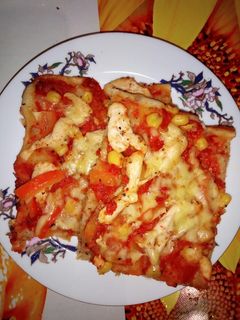 Фото Пицца с курицей, кукурузой и болгарским перцем.