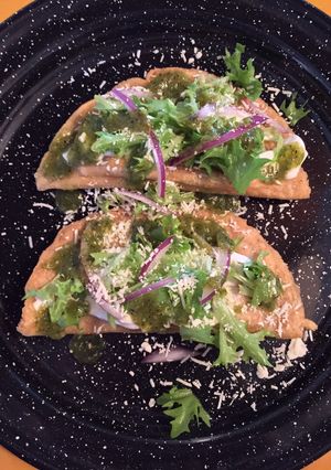 Una foto de Quesadillas Fritas de Flor de Calabaza