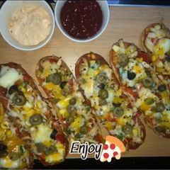 A picture of Pizza buns.